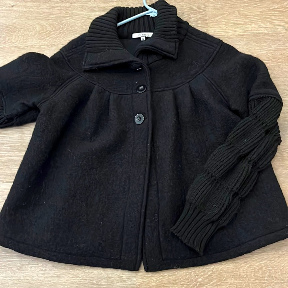 EUC OF WHITE LAMBSWOOL TOTALLY UNIQUE BLACK SWING CARDIGAN SWEATER